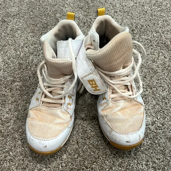 Pre-loved Under Armour Baseball Cleats -Size 5 - Picture 2 of 7